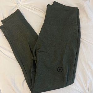 VIRUS athletic 7/8 tech leggings